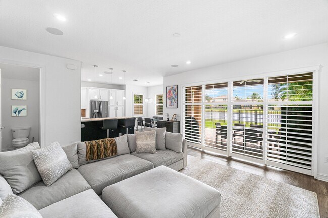 Building Photo - 8300 Calabria Lakes Drive