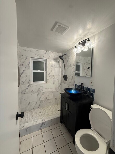 Building Photo - 7 Charles St