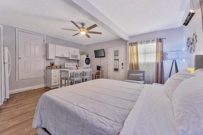 Building Photo - 3317 W St Conrad St