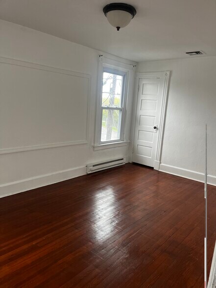 Building Photo - 12 S Plank Rd