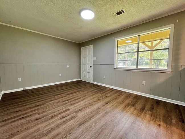 Building Photo - 602 N Cross St