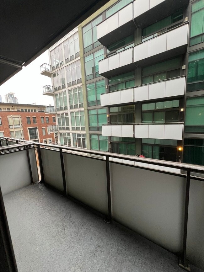 Building Photo - 650 W Wayman St