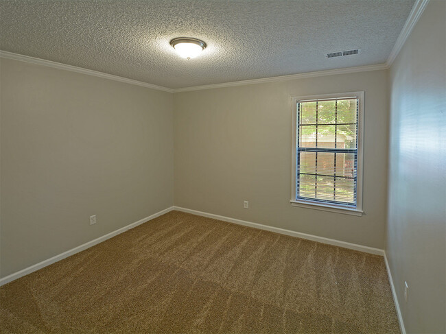 Building Photo - 4 Bed, 3 Bath. In Cordova Near Rockcreek P...