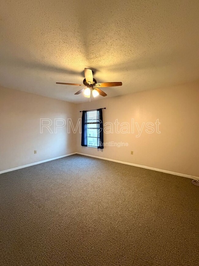 Building Photo - 255 Capri Cir N