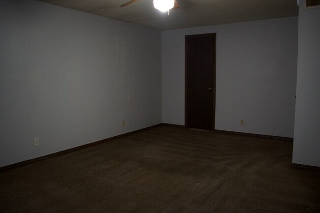 Building Photo - Affordable 3 Bedroom Duplex, SW Columbia!