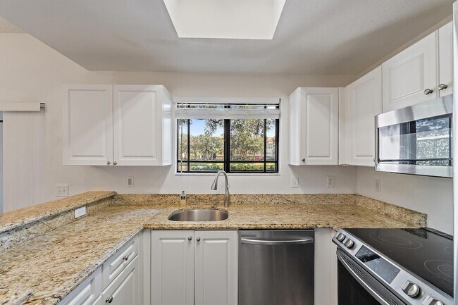 Building Photo - 2806 Veronia Dr