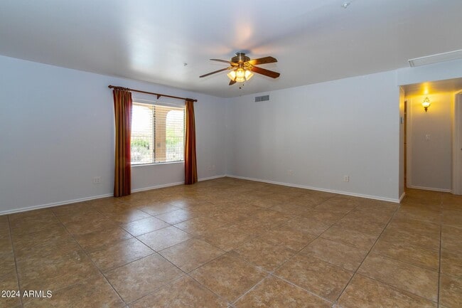 Building Photo - 26960 N 61st St