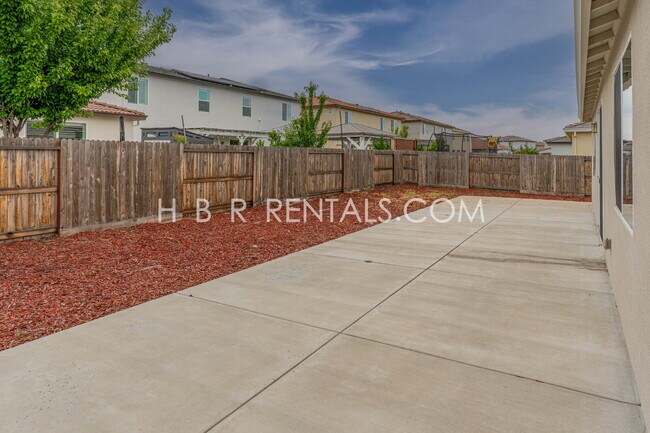 Building Photo - Modern & Spacious SINGLE STORY 4-Bedroom Home in Manteca – Fresh Updates & Comfortable Living