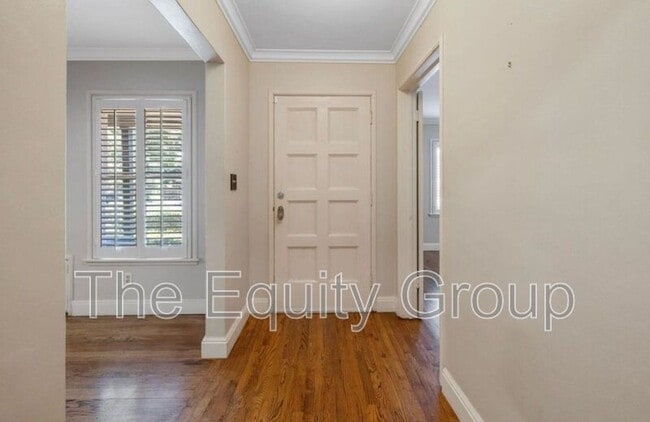 Building Photo - 1708 W Myrtle Ave