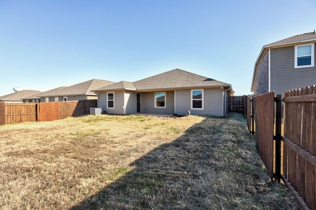 Building Photo - $500 Off the First Full Months Rent!!