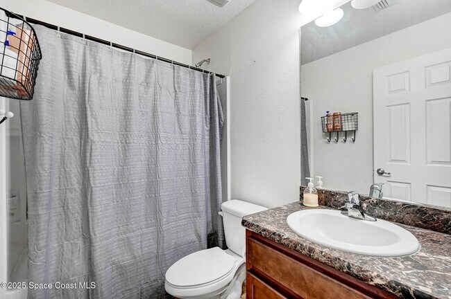 Building Photo - 870 Buchanan Ave SE