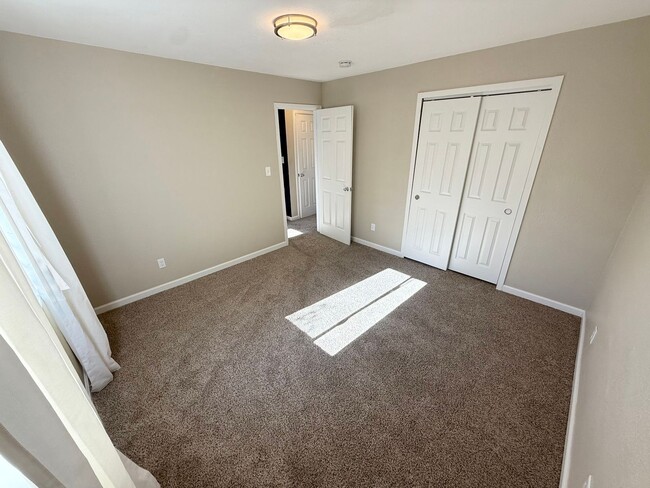 Building Photo - 3 Bedroom Home with Large Yard