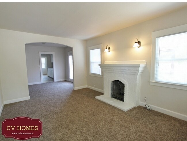 Building Photo - 980 N Broadway St