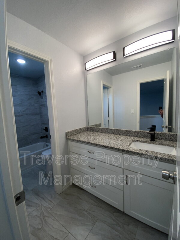 Building Photo - 5408 Fernander Dr