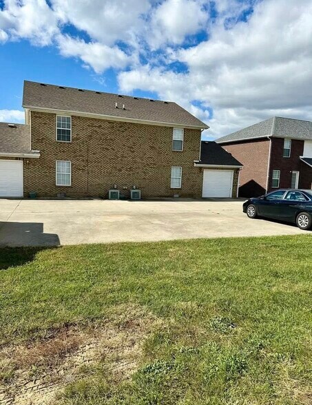 Building Photo - 634 Hampton Way
