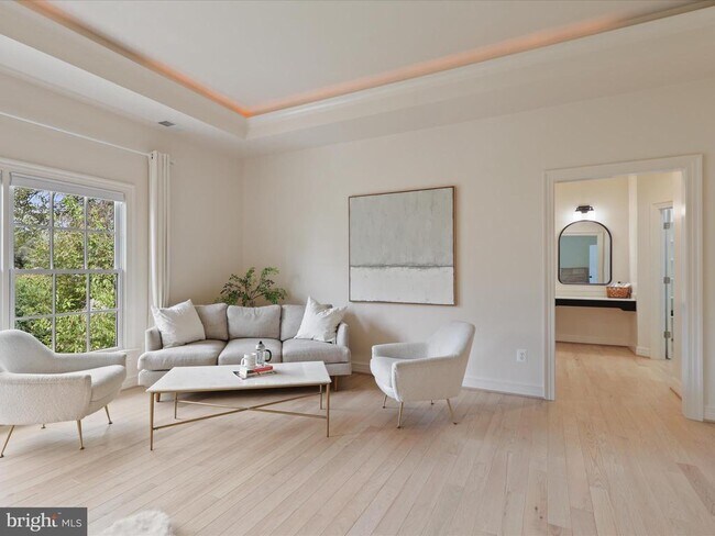 Building Photo - 904 Locust St