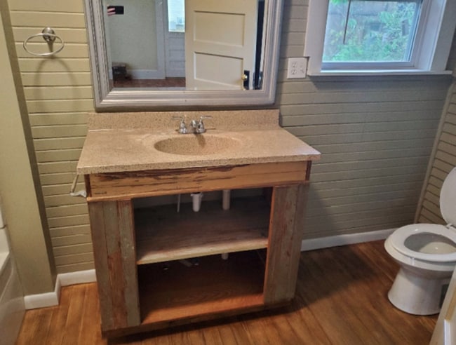 Building Photo - 2 Bed 1 Bath Spacious Home