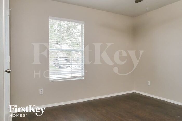 Building Photo - 112 Mill St