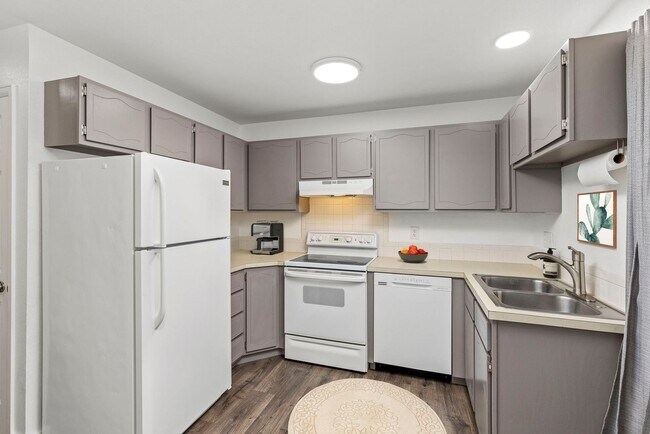 Building Photo - 4897-4897 Basswood Dr