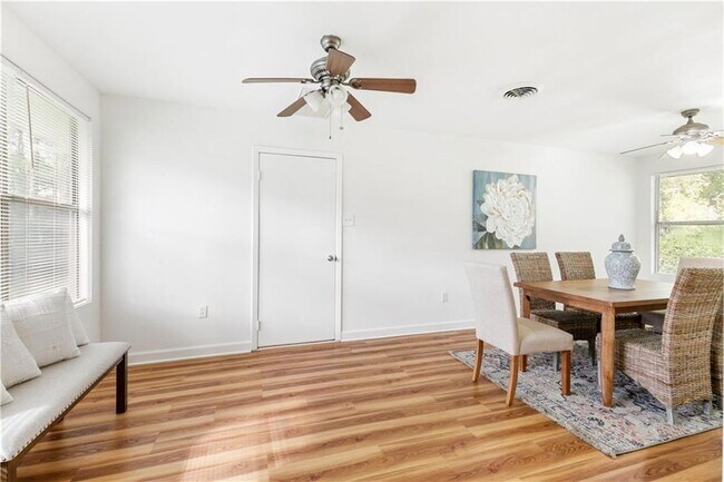 Building Photo - 513 W 13th Ave