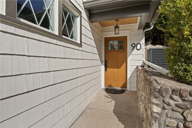 Building Photo - 90 Stoneleigh Ct