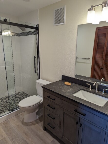 Building Photo - 2136 NW Jetty Ave