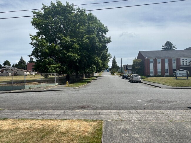 Building Photo - 3 bed/2 Bath, Spacious Home in Mount Verno...