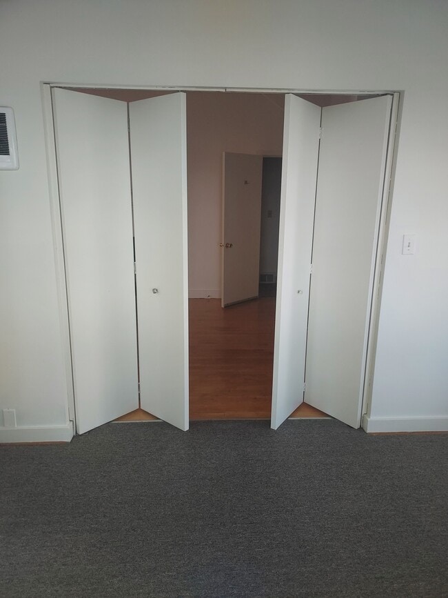 Building Photo - 3453 NW Thurman St