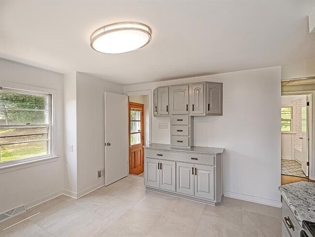 Building Photo - 2977 Chautauqua Dr