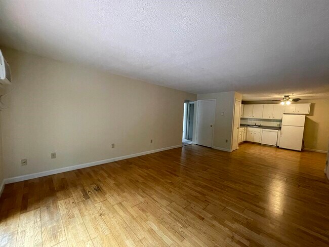 Building Photo - 99 Powers St