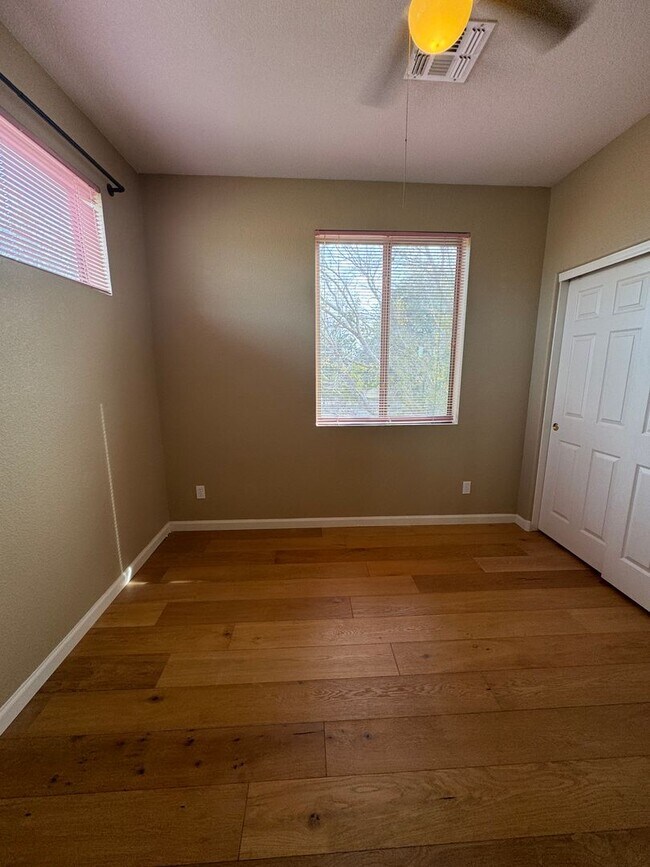 Building Photo - 5415 W Buffalo St