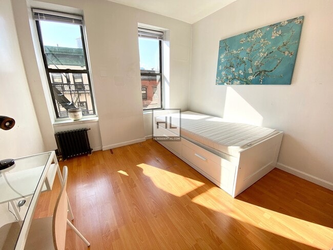 Building Photo - MOTT STREET