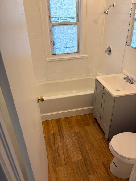 Building Photo - 164 Kensington St