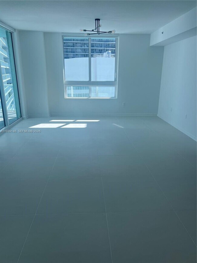 Building Photo - 1900 N Bayshore Dr