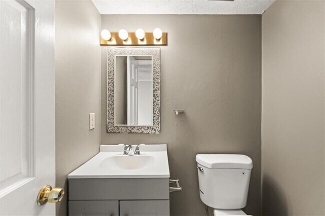 Building Photo - 360 Winding River Dr