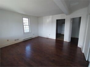 Building Photo - 2 Bedroom Duplex Near Shopping & Schools in Front Royal, VA.