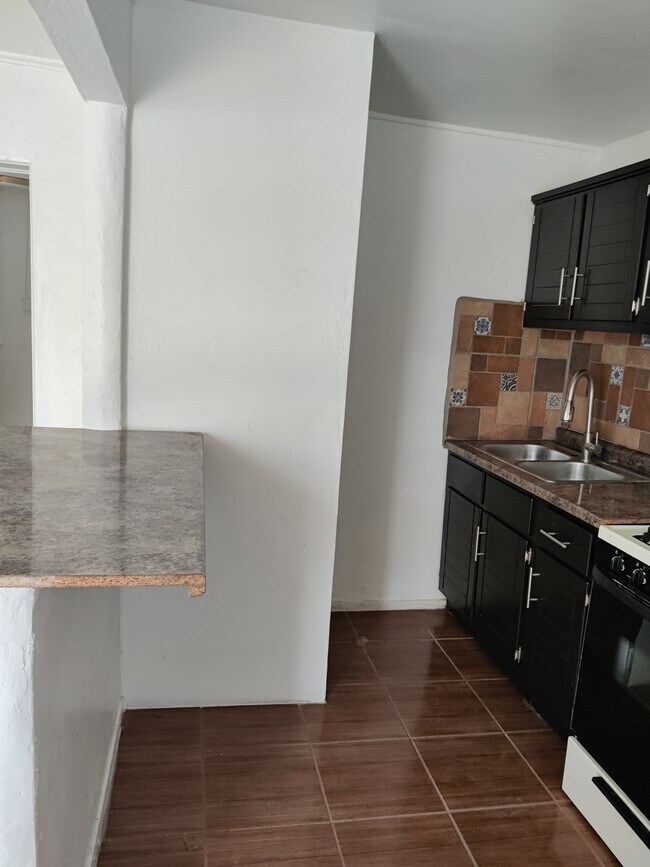 Building Photo - 524 N Mesquite St