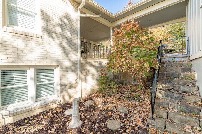 Building Photo - WHAT A VIEW!!! FULLY FURNISHED 5 BEDROOM & 4 BATH ON TOP OF MOUNT SEQUOYAH!!!