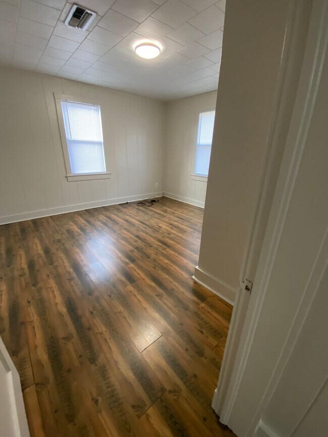 Building Photo - 115 Woodrow St