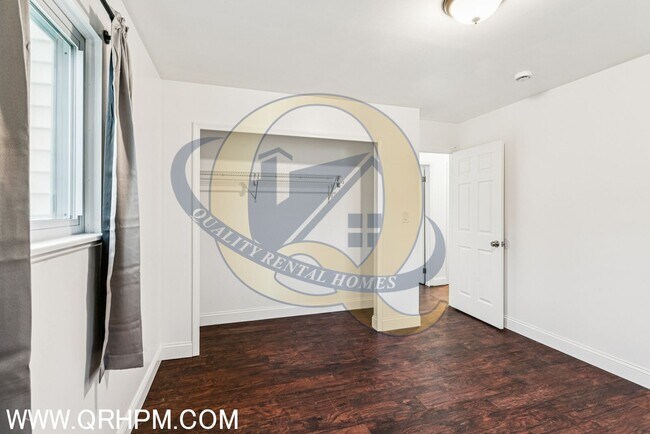 Building Photo - 3 bedroom, 1.5 baths Ranch home with a bas...