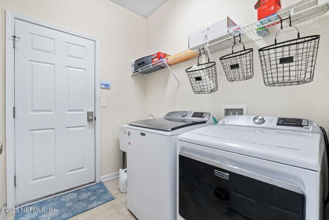 Building Photo - 300 Auburn Oaks Rd E