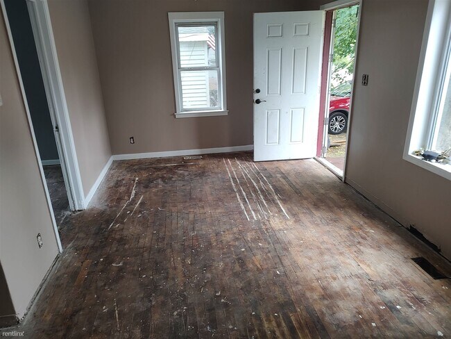 Building Photo - 2 br, 1 bath House - 3168 West Parkway Avenue