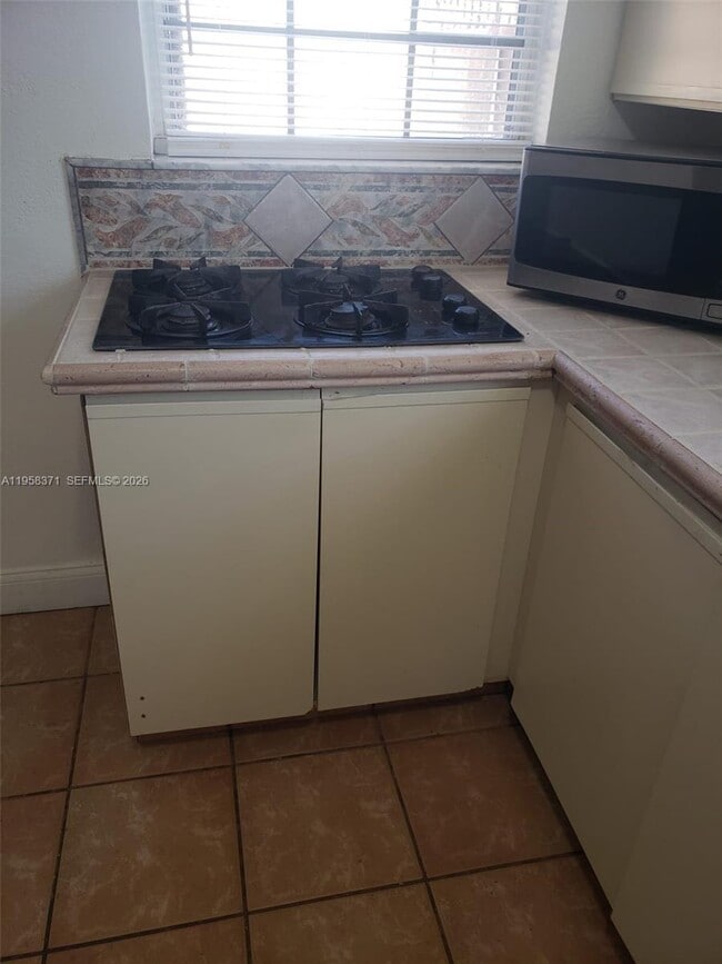 Building Photo - 4610 SW 116th Ave