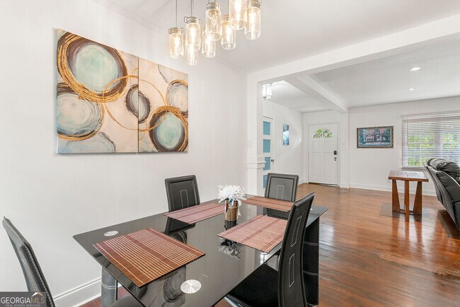 Building Photo - 1131 Custer Ave SE