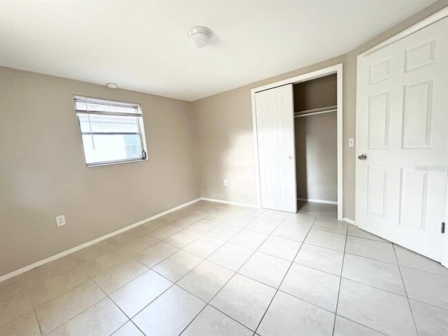 Building Photo - 5803 Delaware Ave