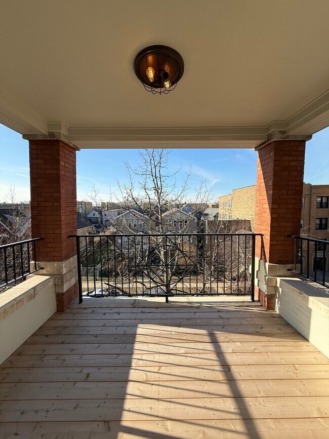 Building Photo - 927 N Mozart St