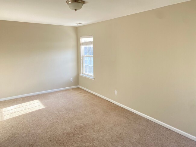 Building Photo - Three Bedroom Townhome In Caldwell Station With primary Bedroom On Main