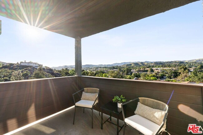 Building Photo - 28207 Laura La Plante Dr