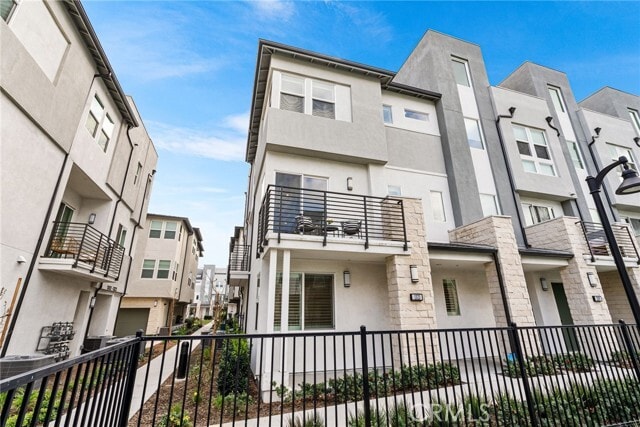 Building Photo - 1323 W Cara Dr