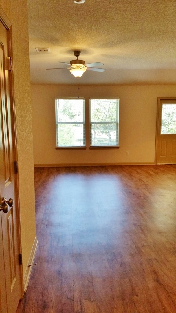 Building Photo - 3 Bedroom 2 Bathroom Georgetown Home